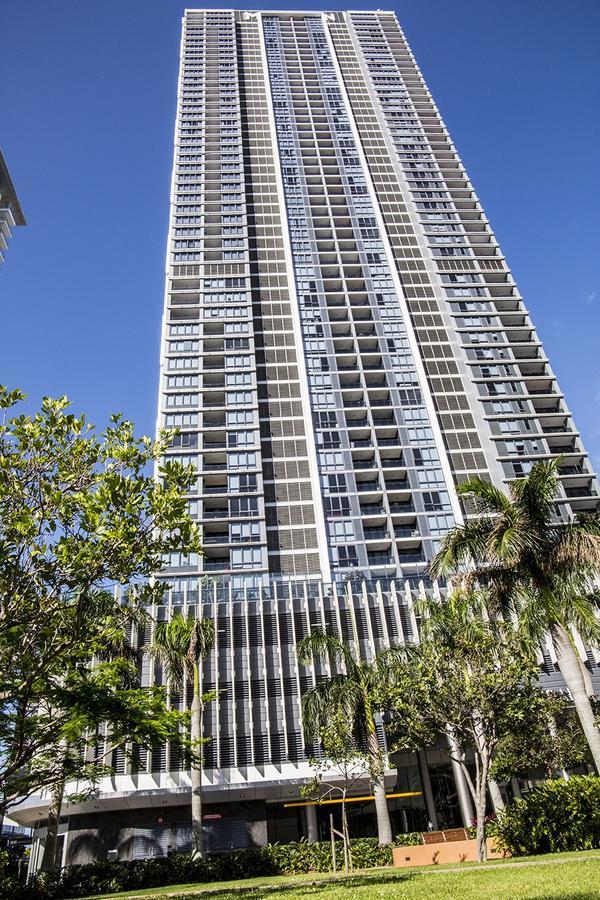 Pelicanstay In Southport Gold Coast Exterior photo